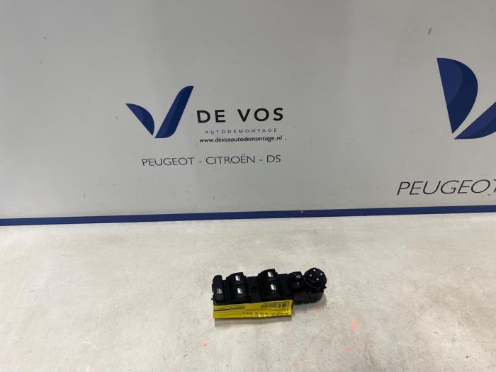 Usados Interruptor combinado de ventanillas Citroen C4 Berline (BA/BB/BC) 1.2 PureTech 130 12V Precio € 70,00 Norma de margen ofrecido por De Vos Onderdelen