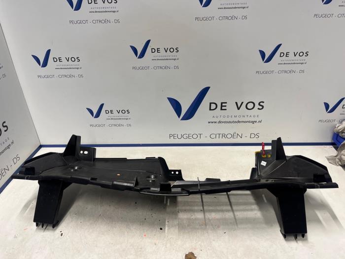 Begagnade Front Peugeot Expert (V1/VA/VB/VE/VF/VT/VY) 2.0 Blue HDi 150 16V Pris € 90,00 Marginaltabell erbjuds av De Vos Onderdelen
