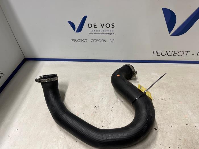 Gebrauchte Intercooler Schlauch Peugeot 508 (F3/FB/FH/FP) 1.6 16V THP 165 Preis € 35,00 Margenregelung angeboten von De Vos Onderdelen