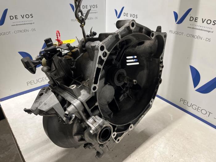 Gebrauchte Getriebe Opel Vivaro 2.0 CDTI 122 Preis € 1.391,50 Mit Mehrwertsteuer angeboten von De Vos Onderdelen