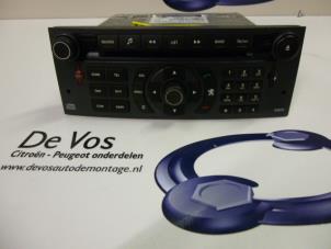 Used Radio CD player Peugeot 407 (6C/J) 2.7 HDi V6 24V Price € 100,00 Margin scheme offered by De Vos Autodemontagebedrijf