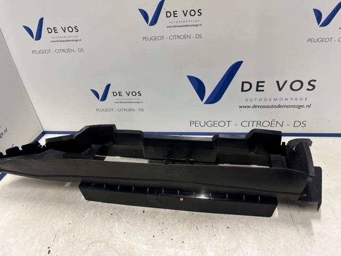 Begagnade Lufttratt DS Automobiles DS 4 1.6 16V PureTech 180 Pris € 100,00 Marginaltabell erbjuds av De Vos Onderdelen