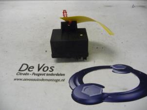 Used Glow plug relay Peugeot 407 (6C/J) 2.7 HDi V6 24V Price € 25,00 Margin scheme offered by De Vos Autodemontagebedrijf