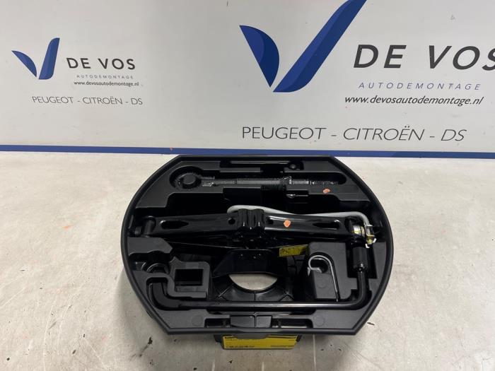 Używane Dzwignik Citroen C3 (SX/SW) 1.2 12V e-THP PureTech 110 Cena € 45,00 Procedura marży oferowane przez De Vos Onderdelen