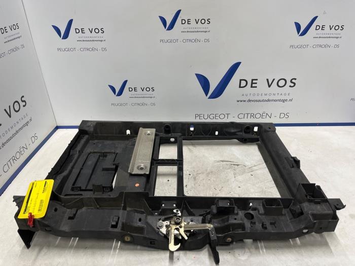 Używane Panel przedni Citroen DS3 Cabrio (SB) 1.6 16V VTi 120 Cena € 45,00 Procedura marży oferowane przez De Vos Onderdelen