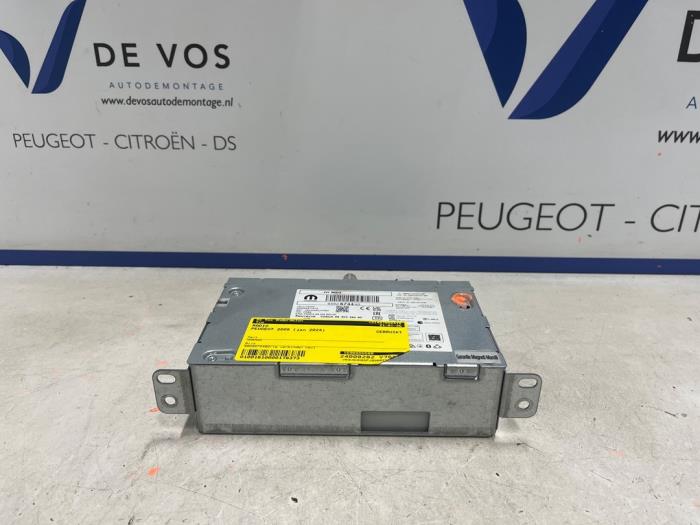 Używane Radio Peugeot 2008 (UD/UK/UR/US/UX) 1.2 VTi 12V PureTech 130 Cena € 300,00 Procedura marży oferowane przez De Vos Onderdelen