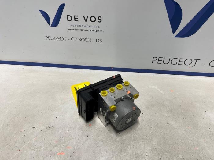 Usagé Bloc ABS Peugeot 2008 (UD/UK/UR/US/UX) 1.2 VTi 12V PureTech 130 Prix € 350,00 Règlement à la marge proposé par De Vos Onderdelen