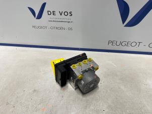 ABS Pumpe van een Peugeot 2008 (UD/UK/UR/US/UX) 1.2 VTi 12V PureTech 130 2024