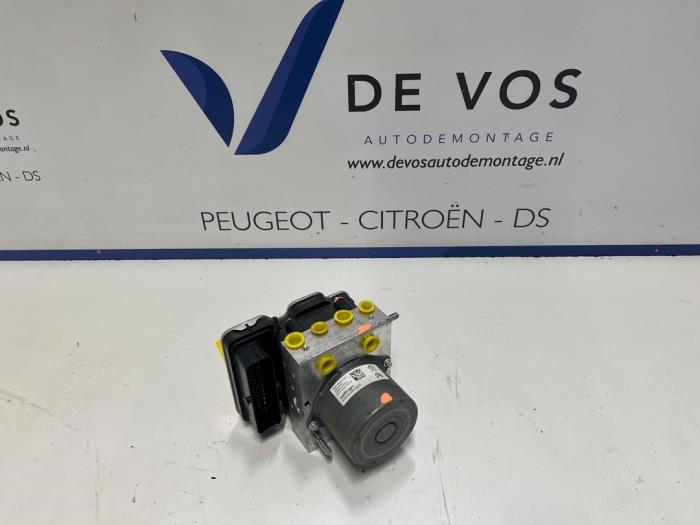 Begagnade ABS-pump Peugeot 308 SW (F4/FC/FN/FR) e-308 54 kWh Pris € 450,00 Marginaltabell erbjuds av De Vos Onderdelen