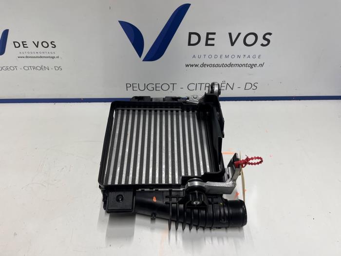 Usados Intercooler Peugeot 408 1.2 12V Hybrid 136 Precio € 160,00 Norma de margen ofrecido por De Vos Onderdelen