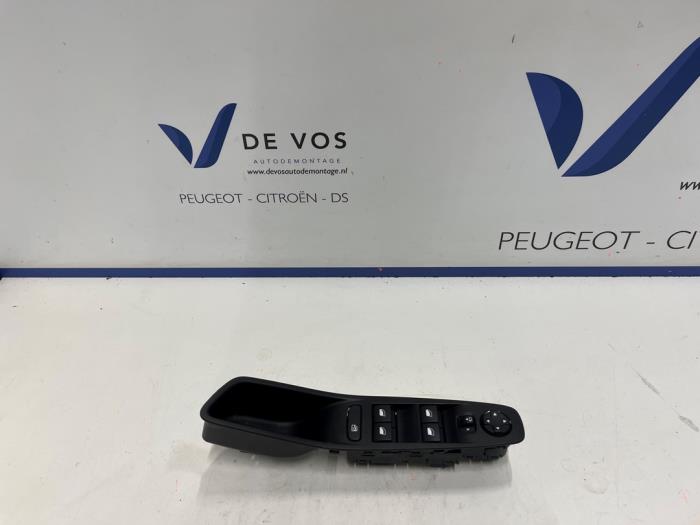 Usados Interruptor combinado de ventanillas Opel Grandland (X) 1.6 Turbo 16V Hybrid Precio € 80,00 Norma de margen ofrecido por De Vos Onderdelen