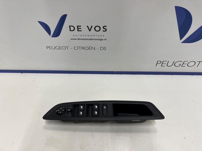 Usados Interruptor combinado de ventanillas Citroen C4 Berline (BA/BB/BC) 1.2 Hybrid 136 Precio € 70,00 Norma de margen ofrecido por De Vos Onderdelen