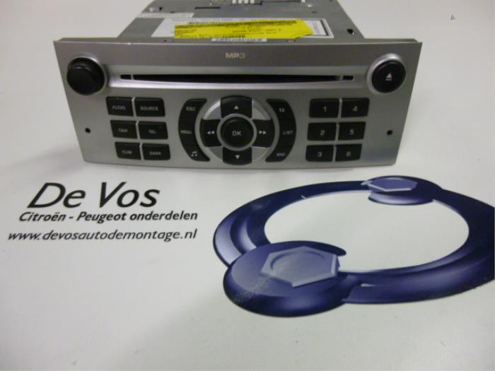 Radio CD Spieler van een Peugeot 407 SW (6E) 1.8 16V 2007