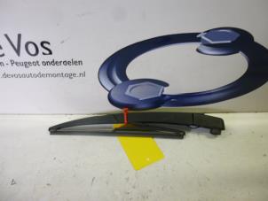 Used Rear wiper arm Peugeot 5008 I (0A/0E) 1.6 THP 16V Price € 15,00 Margin scheme offered by De Vos Autodemontagebedrijf