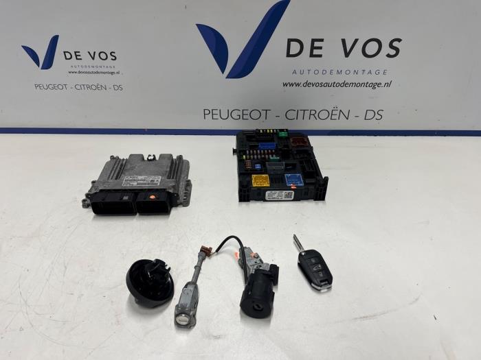 Used Engine management computer Opel Vivaro 1.5 CDTI 120 Price € 350,00 Margin scheme offered by De Vos Onderdelen