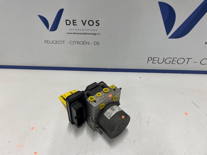 Begagnade ABS-pump Citroen C4 Cactus (0B/0P) 1.2 PureTech 110 12V Pris € 250,00 Marginaltabell erbjuds av De Vos Onderdelen
