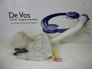 Używane Zbiornik spryskiwacza przód Citroen Picasso Cena € 25,00 Procedura marży oferowane przez De Vos Autodemontagebedrijf