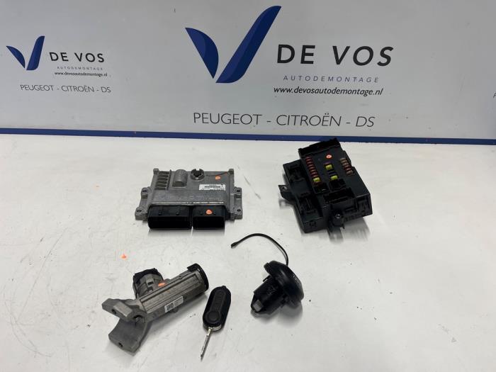 Used Engine management computer Opel Movano 2.2 D 140 Price € 450,00 Margin scheme offered by De Vos Onderdelen