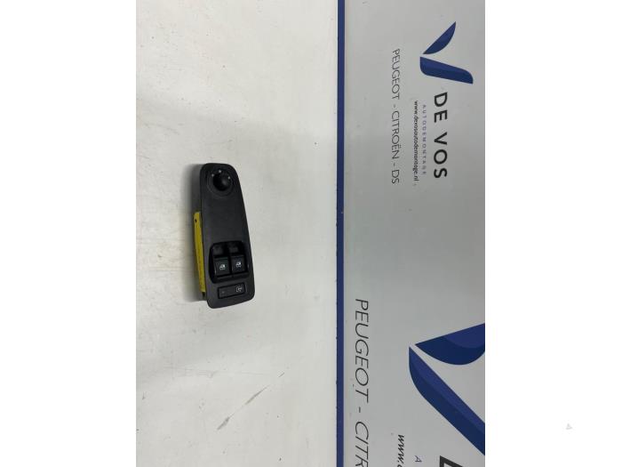Usados Interruptor combinado de ventanillas Opel Movano 2.2 D 140 Precio € 80,00 Norma de margen ofrecido por De Vos Onderdelen