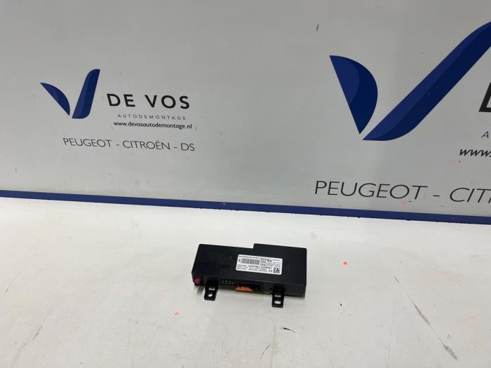 Używane Interfejs telefoniczny Peugeot 208 II (UB/UH/UP) 1.2 Vti 12V PureTech 100 Cena € 160,00 Procedura marży oferowane przez De Vos Onderdelen
