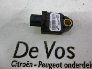 Usados Sensor de airbag Citroen C-Crosser 2.2 HDiF 16V Precio € 100,00 Norma de margen ofrecido por De Vos Autodemontagebedrijf
