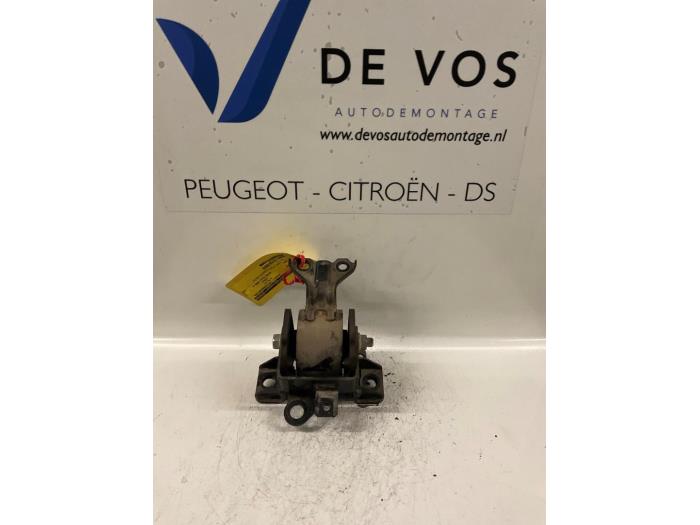 Used Engine mount Citroen C-Crosser 2.2 HDiF 16V Price € 45,00 Margin scheme offered by De Vos Onderdelen