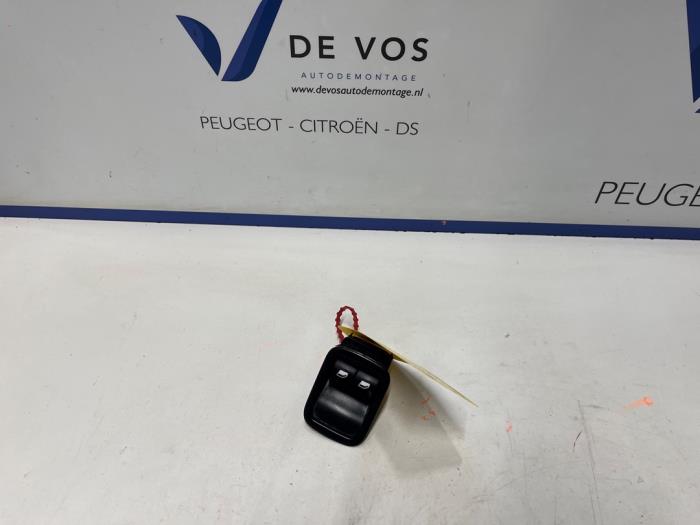 Usados Interruptor combinado de ventanillas Citroen C3 (SX/SW) 1.2 Vti 12V PureTech Precio € 35,00 Norma de margen ofrecido por De Vos Onderdelen