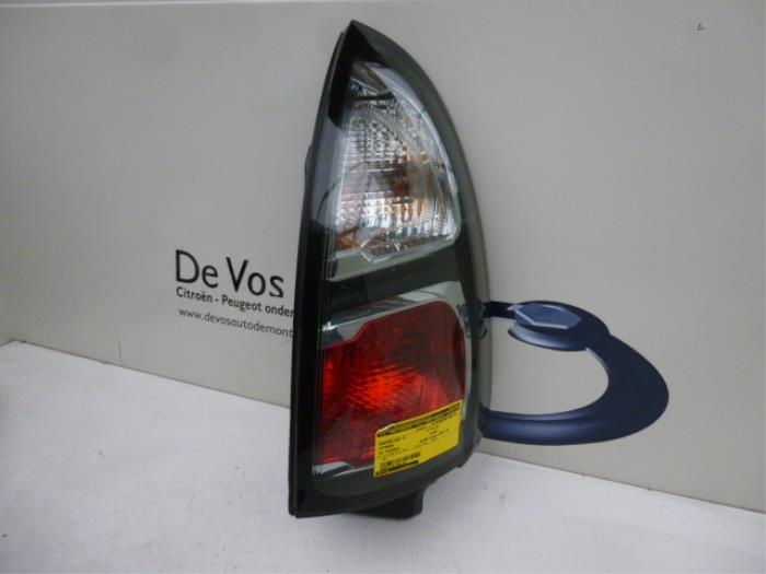 Taillight, right from a Citroën C3 Picasso (SH) 1.6 HDi 90 2010