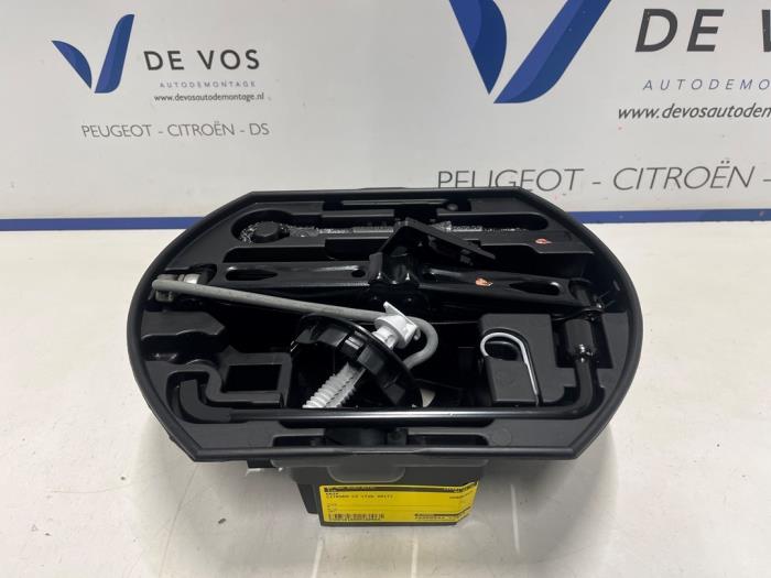 Używane Dzwignik Citroen C3 (SX/SW) 1.2 12V e-THP PureTech 110 Cena € 45,00 Procedura marży oferowane przez De Vos Onderdelen