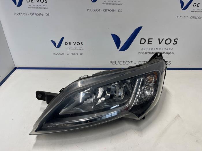Używane Reflektor lewy Peugeot Boxer (U9) 2.0 BlueHDi 160 Cena € 225,00 Procedura marży oferowane przez De Vos Onderdelen
