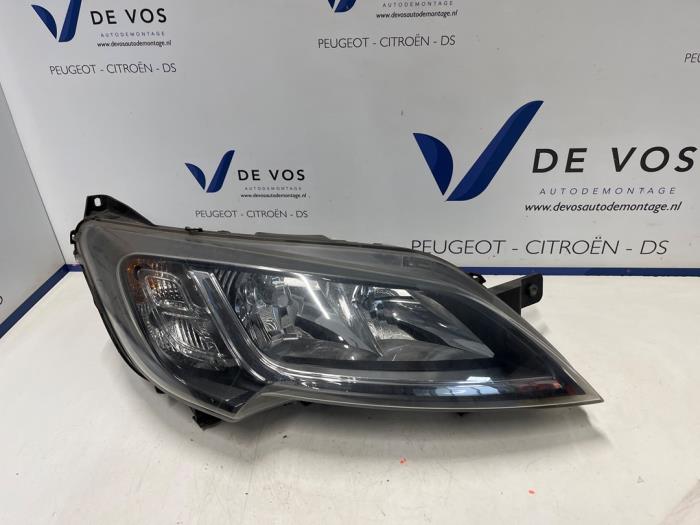 Używane Reflektor prawy Peugeot Boxer (U9) 2.0 BlueHDi 160 Cena € 225,00 Procedura marży oferowane przez De Vos Onderdelen