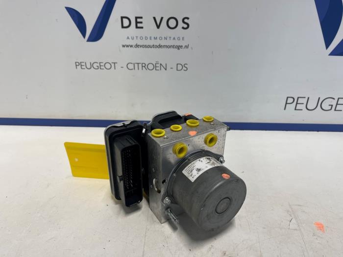Begagnade ABS-pump Opel Combo Life/Tour Combo-e, Electric Pris € 450,00 Marginaltabell erbjuds av De Vos Onderdelen