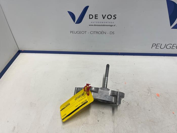 Used Engine mount Opel Combo Life/Tour Combo-e, Electric Price € 30,00 Margin scheme offered by De Vos Onderdelen