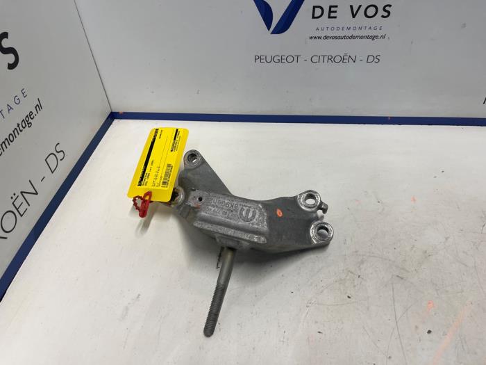 Used Engine mount Opel Combo Life/Tour Combo-e, Electric Price € 55,00 Margin scheme offered by De Vos Onderdelen