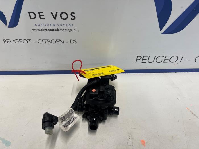 Begagnade Extra vattenpump Opel Combo Life/Tour Combo-e, Electric Pris € 90,00 Marginaltabell erbjuds av De Vos Onderdelen