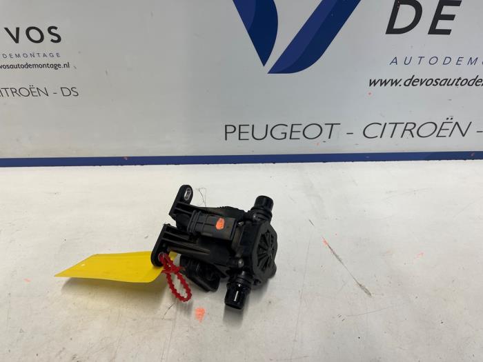 Begagnade Extra vattenpump Opel Combo Life/Tour Combo-e, Electric Pris € 90,00 Marginaltabell erbjuds av De Vos Onderdelen