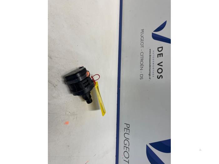 Begagnade Extra vattenpump Opel Combo Life/Tour Combo-e, Electric Pris € 70,00 Marginaltabell erbjuds av De Vos Onderdelen