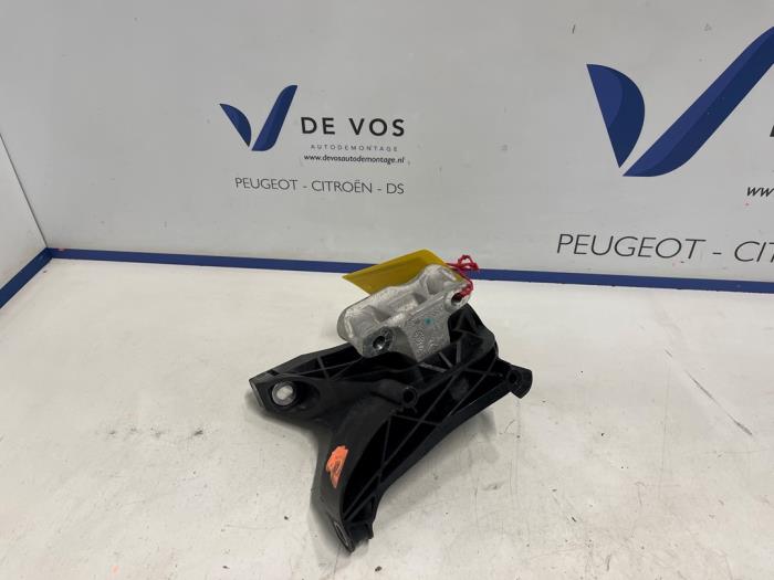 Used Engine mount DS Automobiles DS 7 1.6 16V E-Tense 300 4x4 Price € 90,00 Margin scheme offered by De Vos Onderdelen