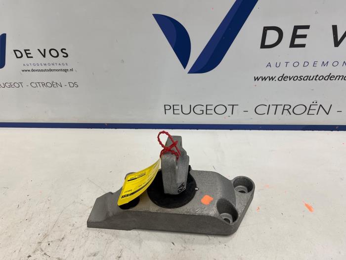 Usagé Support moteur DS Automobiles DS 7 1.6 16V E-Tense 300 4x4 Prix € 90,00 Règlement à la marge proposé par De Vos Onderdelen