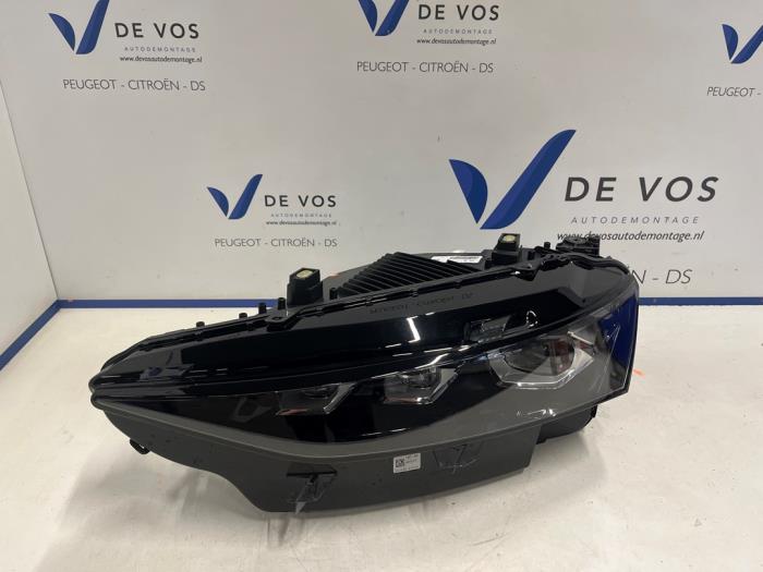 Używane Reflektor lewy DS Automobiles DS 7 1.6 16V E-Tense 300 4x4 Cena € 1.250,00 Procedura marży oferowane przez De Vos Onderdelen