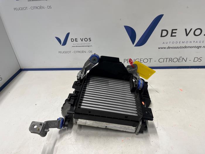 Usados Intercooler Opel Astra L (F3/FB/FM/FP) 1.6 Plug-in Hybrid Turbo 16V Precio € 160,00 Norma de margen ofrecido por De Vos Onderdelen