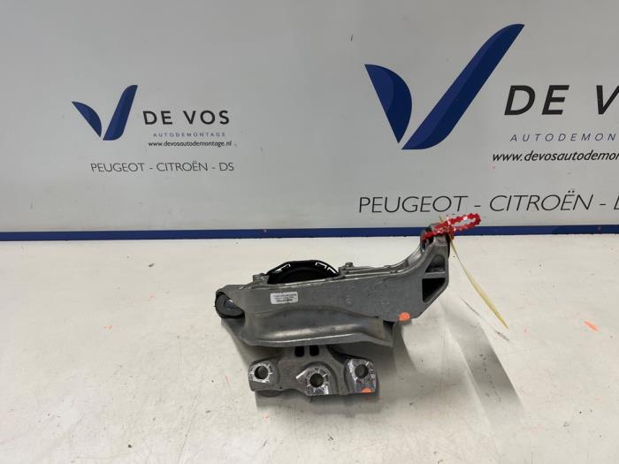 Used Engine mount Opel Astra L (F3/FB/FM/FP) 1.6 Plug-in Hybrid Turbo 16V Price € 115,00 Margin scheme offered by De Vos Onderdelen