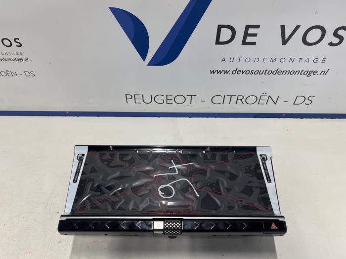 Begagnade Innerdisplay DS Automobiles DS 7 1.6 16V E-Tense 300 4x4 Pris € 450,00 Marginaltabell erbjuds av De Vos Onderdelen