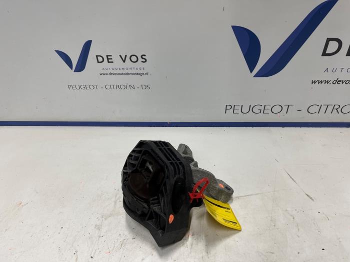 Used Engine mount Peugeot 208 II (UB/UH/UP) 1.2 Vti 12V PureTech 100 Price € 80,00 Margin scheme offered by De Vos Onderdelen