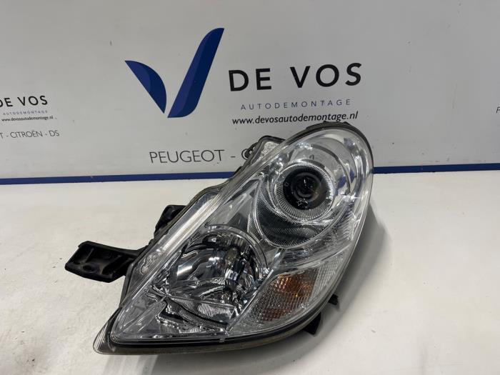 Używane Reflektor lewy Peugeot iOn iOn Cena € 250,00 Procedura marży oferowane przez De Vos Onderdelen
