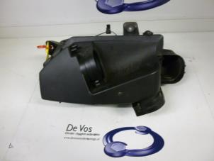 Używane Obudowa filtra powietrza Citroen C6 (TD) 2.7 HDiF V6 24V Cena € 45,00 Procedura marży oferowane przez De Vos Autodemontagebedrijf