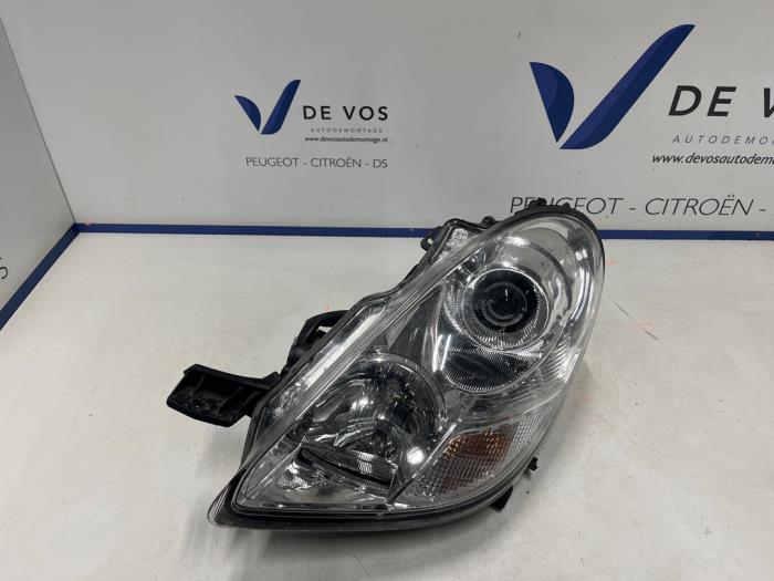 Używane Reflektor lewy Peugeot iOn iOn Cena € 250,00 Procedura marży oferowane przez De Vos Onderdelen
