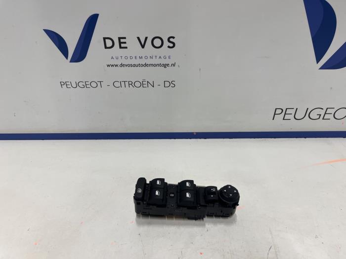 Usados Interruptor combinado de ventanillas Opel Mokka 1.2 Turbo 12V Precio € 70,00 Norma de margen ofrecido por De Vos Onderdelen