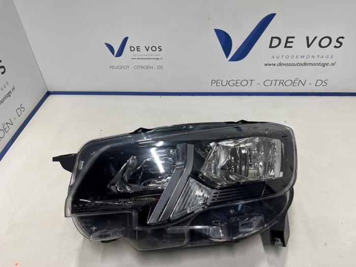 Używane Reflektor lewy Peugeot Partner (EA//EF/EN/EU) 1.5 BlueHDi 100 Cena € 225,00 Procedura marży oferowane przez De Vos Onderdelen