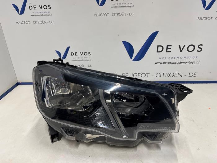 Używane Reflektor prawy Peugeot Partner (EA//EF/EN/EU) 1.5 BlueHDi 100 Cena € 225,00 Procedura marży oferowane przez De Vos Onderdelen